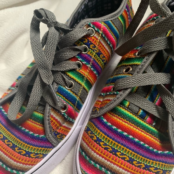 Very cool Cloth Baja Multi colored Print Sneakers - Picture 3 of 13